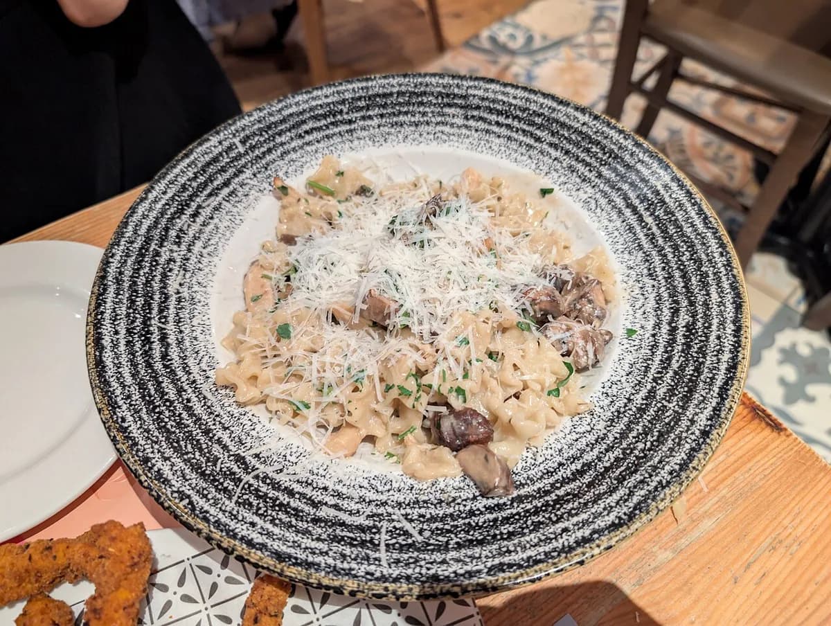 Photo of Creamy garlic chicken pasta
